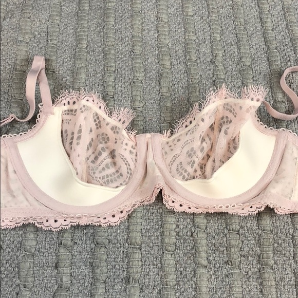 SALE NWT Victoria’s Secret Bra - Picture 3 of 5